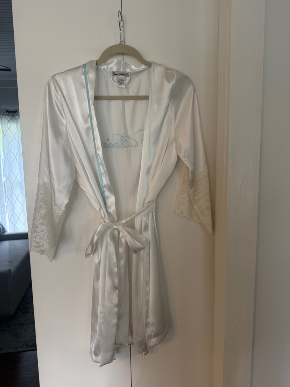 Linea Donatella Ivory Satin Lace-Trim Robe with Belt (S/M)